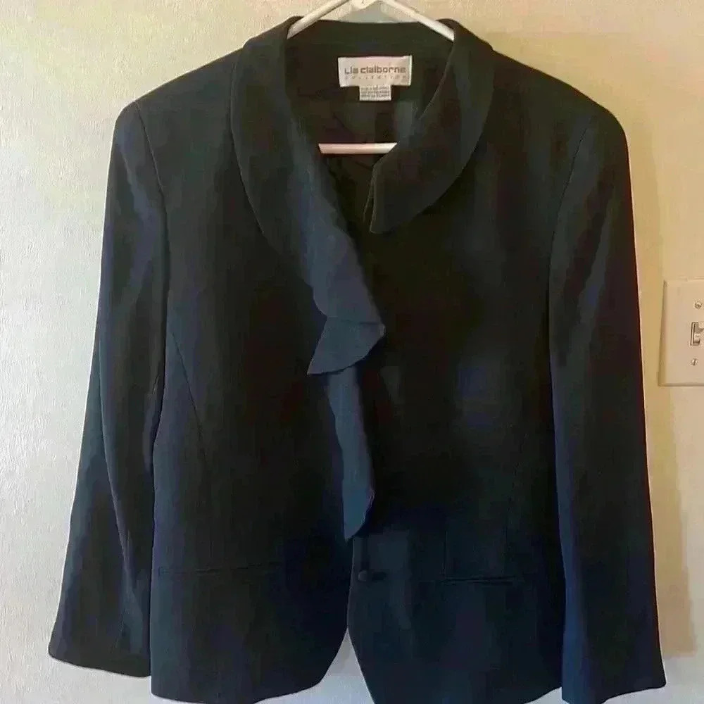 Liz Claiborne beautiful black blazer. Women’s size 12.